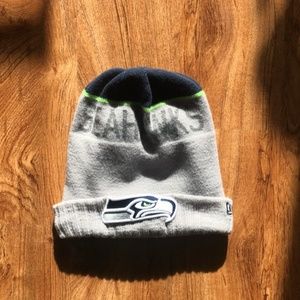 Almost new Seahawks New Era Beanie